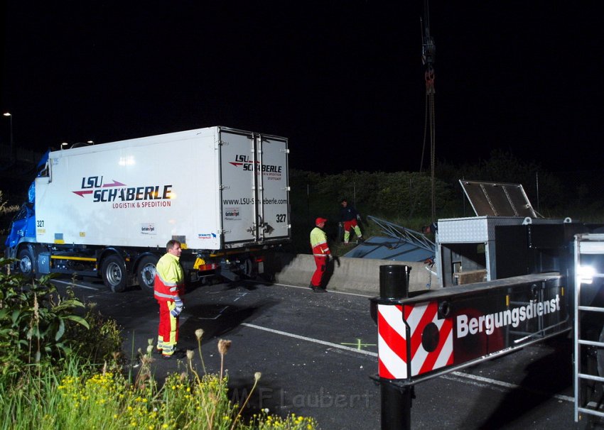 Einsatz BF Koeln PEINGEKLEMMT in Leverkusen P305.JPG